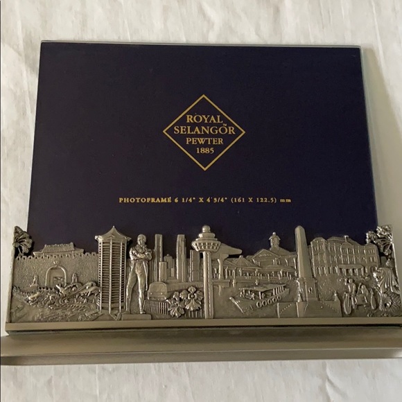 Royal Selangor Pewter Singapore Frame - Picture 1 of 7
